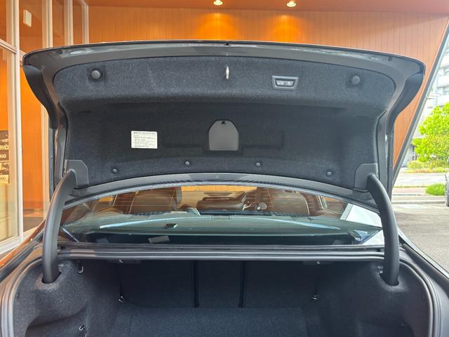 ３シリーズ ３３０ｉ　Ｍスポーツ　コンフォートＰＫＧ　ＡＣＣ　ＬＫＡ　ＬＣＷ　ｉＤｒｉｖｅナビ　トップビュー　黒半革　シートヒーター　パワーシート　ＬＥＤヘッドライト　１９インチＡＷ　コンフォートアクセス　パワートランク　ワンオーナー（57枚目）