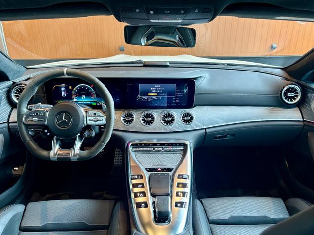 ＧＴ ４ドアクーペ ５３　４マチック＋　ＡＭＧダイナミックプラスＰＫＧ　フルレザー仕様　レーダーセーフティＰＫＧ　ＨＵＤ　Ｂｕｒｍｅｓｔｅｒ　３６０°カメラ　黒半革　エアシート　シートヒーター　２１インチＡＷ　イエローブレーキキャリパー（4枚目）