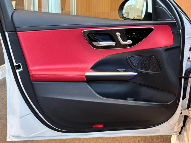 Ｃクラスステーションワゴン Ｃ２２０ｄ　ワゴンアバンギャルド　ＡＭＧライン　レザーエクスクルーシブＰＫＧ　ベーシックＰＫＧ　レーダーセーフティＰＫＧ　パノラミックスライディングルーフ　ＨＵＤ　ＭＢＵＸ　全方位カメラ　赤黒革　シートヒーター　パワーシート　ＬＥＤ　ワンオーナー（53枚目）