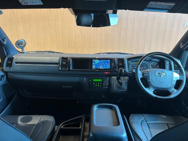 ハイエースバン スーパーGL ダークプライムII 衝突軽減システム LKA 社外ナビ バックカメラ 両側パワースライド LEDヘッドライト 社外LEDテールランプ フロントバンパーガード 17インチAWラギッドテレーンタイヤ 社外ベッドキット ETC(4枚目)