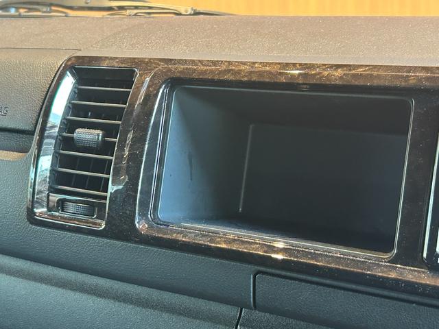 ハイエースバン スーパーGL ダークプライムII 衝突軽減システム LKA 社外ナビ バックカメラ 両側パワースライド LEDヘッドライト 社外LEDテールランプ フロントバンパーガード 17インチAWラギッドテレーンタイヤ 社外ベッドキット ETC(18枚目)