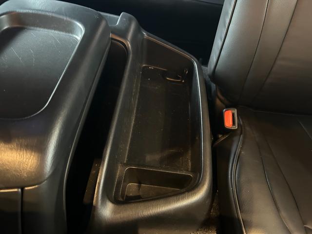 ハイエースバン スーパーGL ダークプライムII 衝突軽減システム LKA 社外ナビ バックカメラ 両側パワースライド LEDヘッドライト 社外LEDテールランプ フロントバンパーガード 17インチAWラギッドテレーンタイヤ 社外ベッドキット ETC(23枚目)