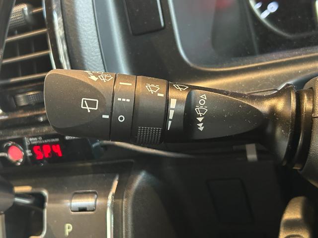 ハイエースバン スーパーGL ダークプライムII 衝突軽減システム LKA 社外ナビ バックカメラ 両側パワースライド LEDヘッドライト 社外LEDテールランプ フロントバンパーガード 17インチAWラギッドテレーンタイヤ 社外ベッドキット ETC(31枚目)