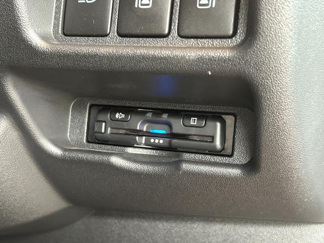 ハイエースバン スーパーGL ダークプライムII 衝突軽減システム LKA 社外ナビ バックカメラ 両側パワースライド LEDヘッドライト 社外LEDテールランプ フロントバンパーガード 17インチAWラギッドテレーンタイヤ 社外ベッドキット ETC(34枚目)