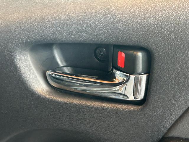 ハイエースバン スーパーGL ダークプライムII 衝突軽減システム LKA 社外ナビ バックカメラ 両側パワースライド LEDヘッドライト 社外LEDテールランプ フロントバンパーガード 17インチAWラギッドテレーンタイヤ 社外ベッドキット ETC(35枚目)