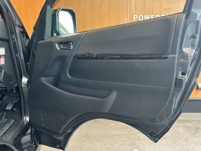 ハイエースバン スーパーGL ダークプライムII 衝突軽減システム LKA 社外ナビ バックカメラ 両側パワースライド LEDヘッドライト 社外LEDテールランプ フロントバンパーガード 17インチAWラギッドテレーンタイヤ 社外ベッドキット ETC(49枚目)