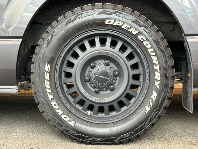 ハイエースバン スーパーGL ダークプライムII 衝突軽減システム LKA 社外ナビ バックカメラ 両側パワースライド LEDヘッドライト 社外LEDテールランプ フロントバンパーガード 17インチAWラギッドテレーンタイヤ 社外ベッドキット ETC(68枚目)