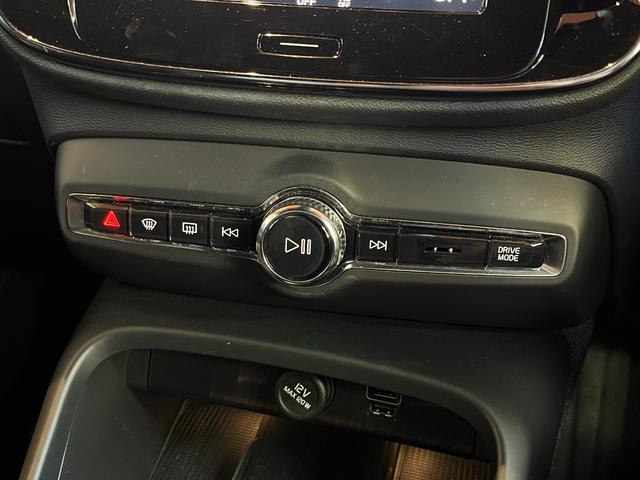 XC40 B4 AWD Rデザイン ACC LKA BLIS harman/kardon 純正ナビTV全方位カメラ 黒半革 シートヒーター パワーシート LEDヘッドライト 19インチAW パワーバックドア ETC ドラレコ 1オーナー(16枚目)
