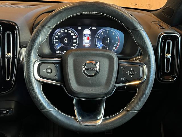 XC40 B4 AWD Rデザイン ACC LKA BLIS harman/kardon 純正ナビTV全方位カメラ 黒半革 シートヒーター パワーシート LEDヘッドライト 19インチAW パワーバックドア ETC ドラレコ 1オーナー(24枚目)