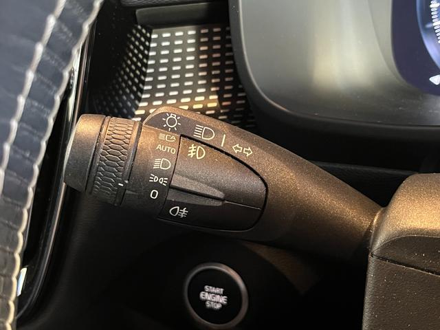 XC40 B4 AWD Rデザイン ACC LKA BLIS harman/kardon 純正ナビTV全方位カメラ 黒半革 シートヒーター パワーシート LEDヘッドライト 19インチAW パワーバックドア ETC ドラレコ 1オーナー(29枚目)