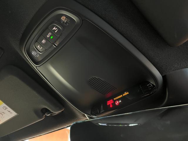 XC40 B4 AWD Rデザイン ACC LKA BLIS harman/kardon 純正ナビTV全方位カメラ 黒半革 シートヒーター パワーシート LEDヘッドライト 19インチAW パワーバックドア ETC ドラレコ 1オーナー(35枚目)