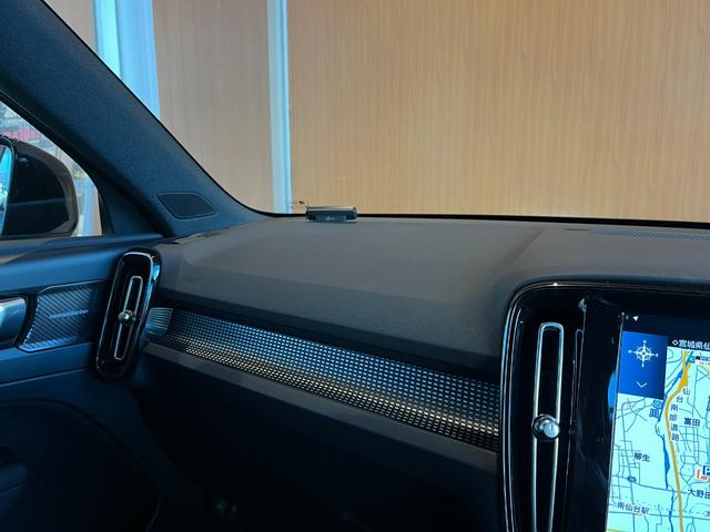 XC40 B4 AWD Rデザイン ACC LKA BLIS harman/kardon 純正ナビTV全方位カメラ 黒半革 シートヒーター パワーシート LEDヘッドライト 19インチAW パワーバックドア ETC ドラレコ 1オーナー(39枚目)