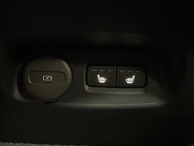 XC40 B4 AWD Rデザイン ACC LKA BLIS harman/kardon 純正ナビTV全方位カメラ 黒半革 シートヒーター パワーシート LEDヘッドライト 19インチAW パワーバックドア ETC ドラレコ 1オーナー(44枚目)