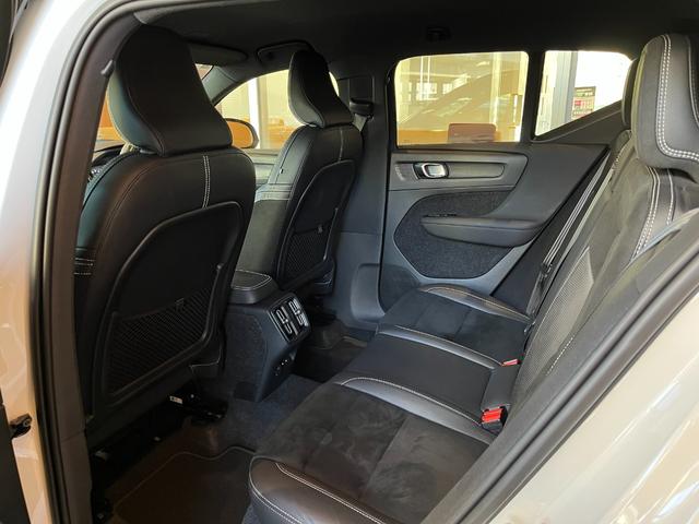 XC40 B4 AWD Rデザイン ACC LKA BLIS harman/kardon 純正ナビTV全方位カメラ 黒半革 シートヒーター パワーシート LEDヘッドライト 19インチAW パワーバックドア ETC ドラレコ 1オーナー(48枚目)