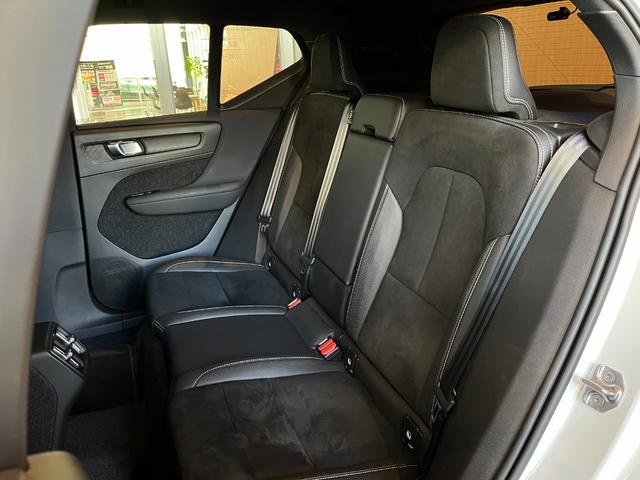 XC40 B4 AWD Rデザイン ACC LKA BLIS harman/kardon 純正ナビTV全方位カメラ 黒半革 シートヒーター パワーシート LEDヘッドライト 19インチAW パワーバックドア ETC ドラレコ 1オーナー(49枚目)