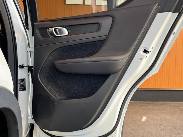 XC40 B4 AWD Rデザイン ACC LKA BLIS harman/kardon 純正ナビTV全方位カメラ 黒半革 シートヒーター パワーシート LEDヘッドライト 19インチAW パワーバックドア ETC ドラレコ 1オーナー(52枚目)