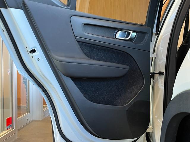 XC40 B4 AWD Rデザイン ACC LKA BLIS harman/kardon 純正ナビTV全方位カメラ 黒半革 シートヒーター パワーシート LEDヘッドライト 19インチAW パワーバックドア ETC ドラレコ 1オーナー(53枚目)