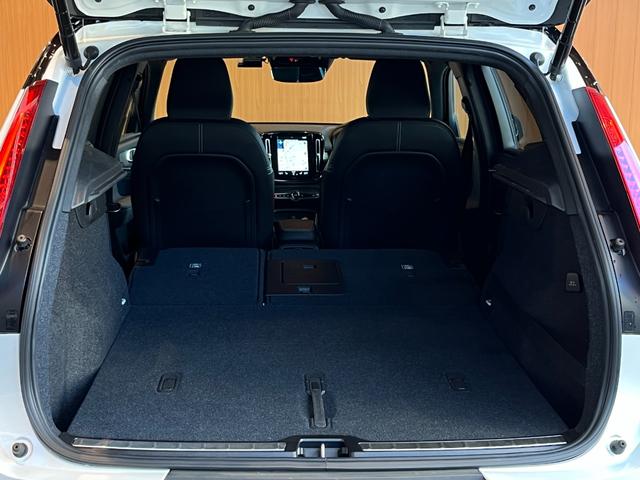 XC40 B4 AWD Rデザイン ACC LKA BLIS harman/kardon 純正ナビTV全方位カメラ 黒半革 シートヒーター パワーシート LEDヘッドライト 19インチAW パワーバックドア ETC ドラレコ 1オーナー(56枚目)