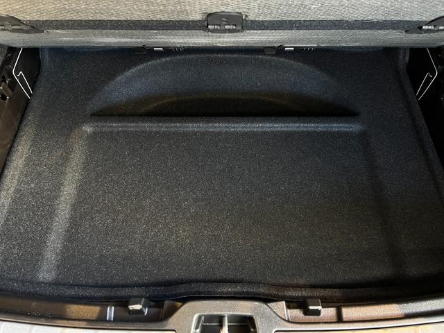 XC40 B4 AWD Rデザイン ACC LKA BLIS harman/kardon 純正ナビTV全方位カメラ 黒半革 シートヒーター パワーシート LEDヘッドライト 19インチAW パワーバックドア ETC ドラレコ 1オーナー(57枚目)