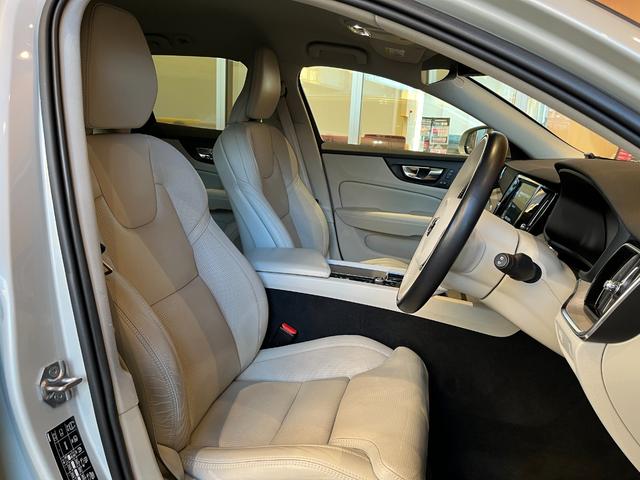 V60 クロスカントリー T5 AWD プロ harman/kardon HUD 純正ナビ TV 全方位カメラ 白革 エアシート シートヒーター パワーシート LEDヘッドライト 19インチAW パワーバックドア 液晶メーター ワンオーナー(7枚目)