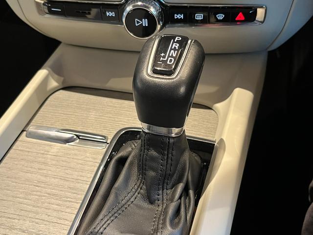 V60 クロスカントリー T5 AWD プロ harman/kardon HUD 純正ナビ TV 全方位カメラ 白革 エアシート シートヒーター パワーシート LEDヘッドライト 19インチAW パワーバックドア 液晶メーター ワンオーナー(20枚目)