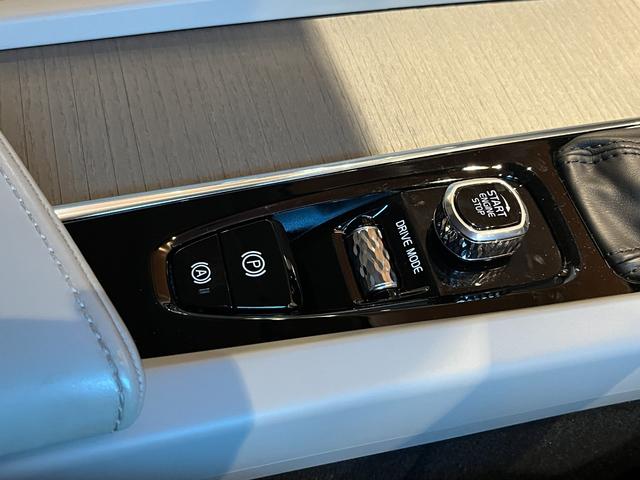 V60 クロスカントリー T5 AWD プロ harman/kardon HUD 純正ナビ TV 全方位カメラ 白革 エアシート シートヒーター パワーシート LEDヘッドライト 19インチAW パワーバックドア 液晶メーター ワンオーナー(21枚目)