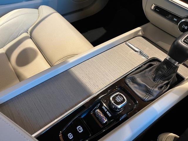 V60 クロスカントリー T5 AWD プロ harman/kardon HUD 純正ナビ TV 全方位カメラ 白革 エアシート シートヒーター パワーシート LEDヘッドライト 19インチAW パワーバックドア 液晶メーター ワンオーナー(22枚目)