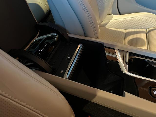 V60 クロスカントリー T5 AWD プロ harman/kardon HUD 純正ナビ TV 全方位カメラ 白革 エアシート シートヒーター パワーシート LEDヘッドライト 19インチAW パワーバックドア 液晶メーター ワンオーナー(25枚目)
