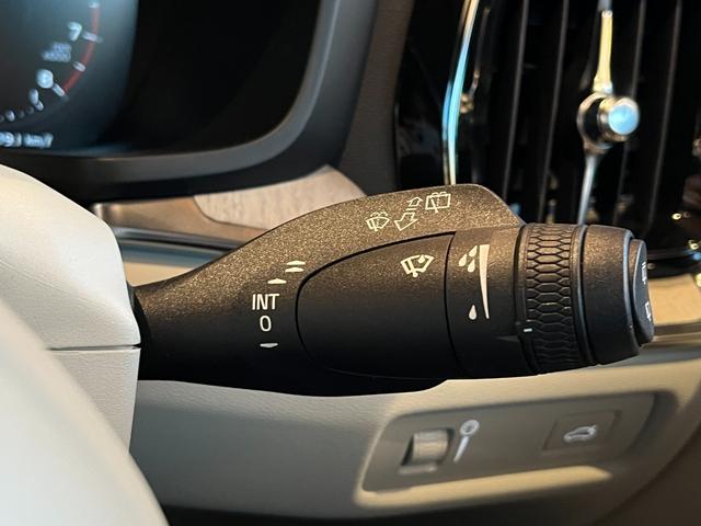 V60 クロスカントリー T5 AWD プロ harman/kardon HUD 純正ナビ TV 全方位カメラ 白革 エアシート シートヒーター パワーシート LEDヘッドライト 19インチAW パワーバックドア 液晶メーター ワンオーナー(31枚目)