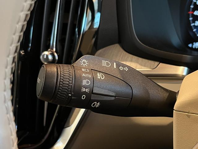 V60 クロスカントリー T5 AWD プロ harman/kardon HUD 純正ナビ TV 全方位カメラ 白革 エアシート シートヒーター パワーシート LEDヘッドライト 19インチAW パワーバックドア 液晶メーター ワンオーナー(32枚目)
