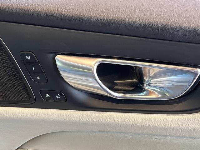 V60 クロスカントリー T5 AWD プロ harman/kardon HUD 純正ナビ TV 全方位カメラ 白革 エアシート シートヒーター パワーシート LEDヘッドライト 19インチAW パワーバックドア 液晶メーター ワンオーナー(35枚目)