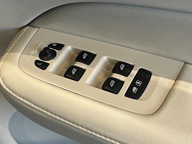 V60 クロスカントリー T5 AWD プロ harman/kardon HUD 純正ナビ TV 全方位カメラ 白革 エアシート シートヒーター パワーシート LEDヘッドライト 19インチAW パワーバックドア 液晶メーター ワンオーナー(36枚目)