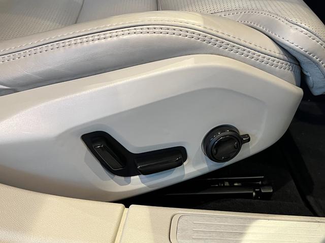 V60 クロスカントリー T5 AWD プロ harman/kardon HUD 純正ナビ TV 全方位カメラ 白革 エアシート シートヒーター パワーシート LEDヘッドライト 19インチAW パワーバックドア 液晶メーター ワンオーナー(37枚目)