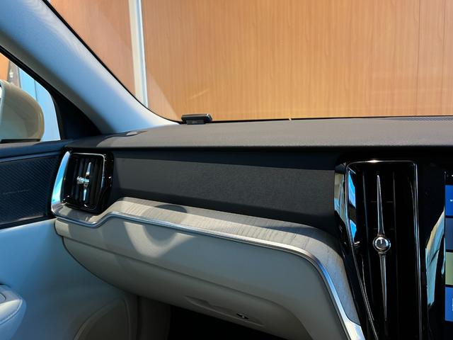 V60 クロスカントリー T5 AWD プロ harman/kardon HUD 純正ナビ TV 全方位カメラ 白革 エアシート シートヒーター パワーシート LEDヘッドライト 19インチAW パワーバックドア 液晶メーター ワンオーナー(42枚目)