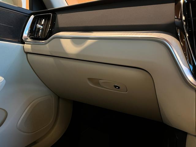 V60 クロスカントリー T5 AWD プロ harman/kardon HUD 純正ナビ TV 全方位カメラ 白革 エアシート シートヒーター パワーシート LEDヘッドライト 19インチAW パワーバックドア 液晶メーター ワンオーナー(43枚目)