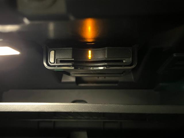 V60 クロスカントリー T5 AWD プロ harman/kardon HUD 純正ナビ TV 全方位カメラ 白革 エアシート シートヒーター パワーシート LEDヘッドライト 19インチAW パワーバックドア 液晶メーター ワンオーナー(45枚目)