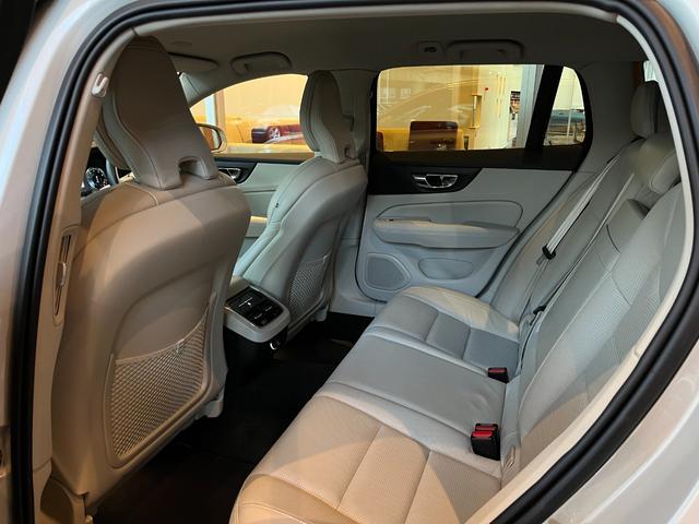 V60 クロスカントリー T5 AWD プロ harman/kardon HUD 純正ナビ TV 全方位カメラ 白革 エアシート シートヒーター パワーシート LEDヘッドライト 19インチAW パワーバックドア 液晶メーター ワンオーナー(51枚目)