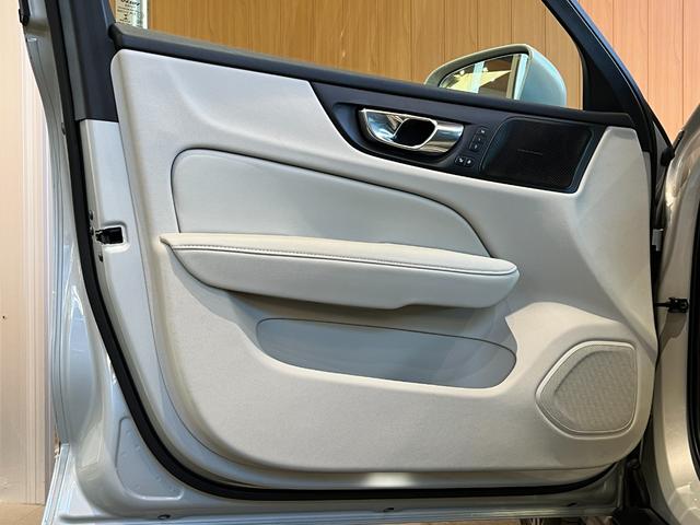 V60 クロスカントリー T5 AWD プロ harman/kardon HUD 純正ナビ TV 全方位カメラ 白革 エアシート シートヒーター パワーシート LEDヘッドライト 19インチAW パワーバックドア 液晶メーター ワンオーナー(54枚目)