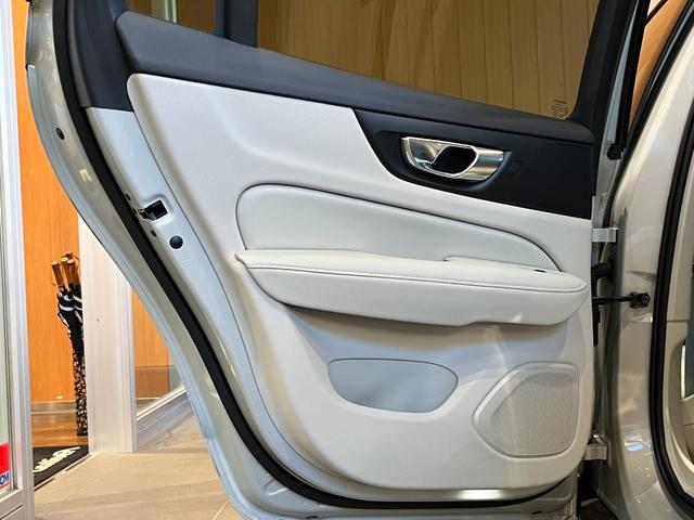 V60 クロスカントリー T5 AWD プロ harman/kardon HUD 純正ナビ TV 全方位カメラ 白革 エアシート シートヒーター パワーシート LEDヘッドライト 19インチAW パワーバックドア 液晶メーター ワンオーナー(56枚目)