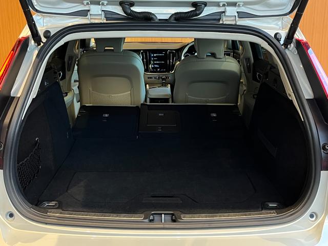 V60 クロスカントリー T5 AWD プロ harman/kardon HUD 純正ナビ TV 全方位カメラ 白革 エアシート シートヒーター パワーシート LEDヘッドライト 19インチAW パワーバックドア 液晶メーター ワンオーナー(60枚目)
