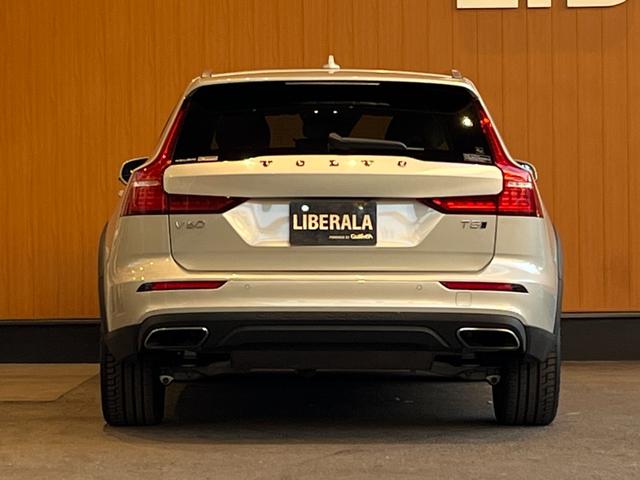 V60 クロスカントリー T5 AWD プロ harman/kardon HUD 純正ナビ TV 全方位カメラ 白革 エアシート シートヒーター パワーシート LEDヘッドライト 19インチAW パワーバックドア 液晶メーター ワンオーナー(64枚目)