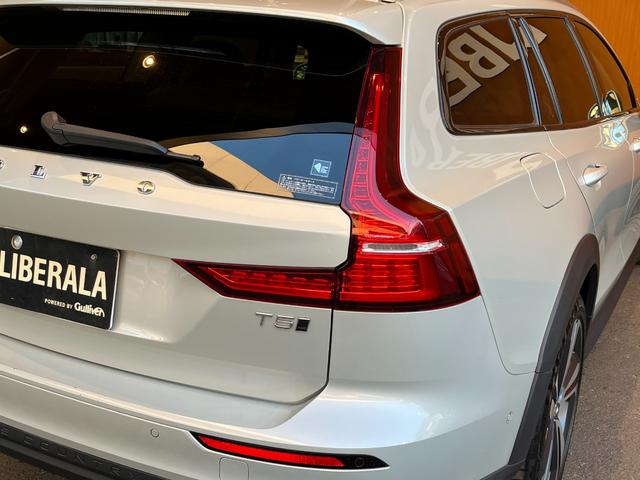 V60 クロスカントリー T5 AWD プロ harman/kardon HUD 純正ナビ TV 全方位カメラ 白革 エアシート シートヒーター パワーシート LEDヘッドライト 19インチAW パワーバックドア 液晶メーター ワンオーナー(78枚目)