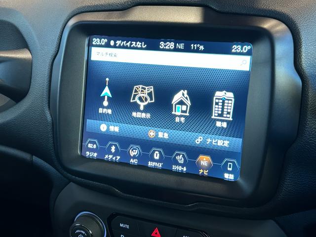 特別なクルマを選ぶための贅沢な空間をご用意。ゆったりと落ち着いた空間でコーヒーを飲みながら車選びをお楽しみください。