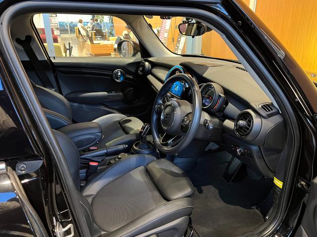 ＬＩＢＥＲＡＬＡは、ＢＭＷ・メルセデス・アウディというドイツのプレミアム３ブランドを中心とした、各ブランドを同時に乗り較べる事ができます。