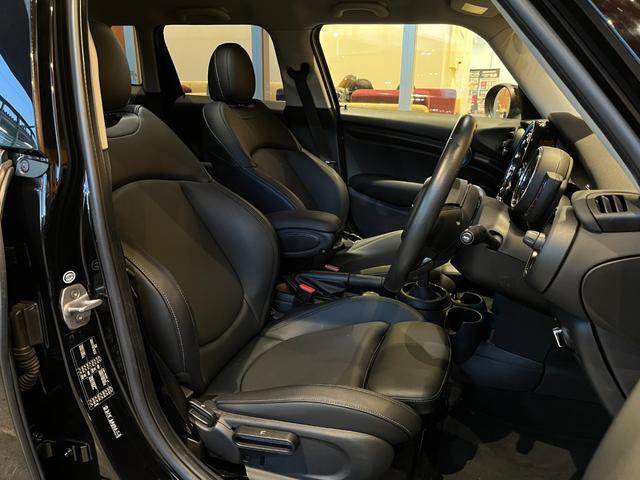 全車正規ディーラー車、納車時からのあんしん保証付き。エンドユーザーから直接買い取り致しました車両です。記録簿等で整備履歴の確認も可能です。