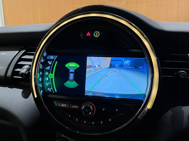 自社での査定に加え、第三者機関に委託し、車両の鑑定を行っております。