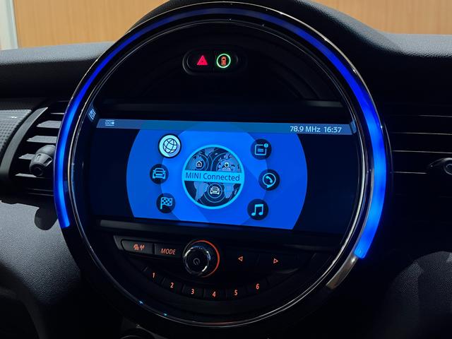 Ｇｏｏ鑑定はＪＡＡＡ（日本自動車鑑定協会）に委託し、内外装の状態、走行距離、機関、修復歴を細かくチェック致します。