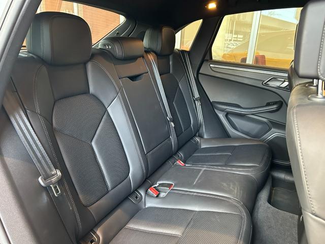 マカン マカン　ＰＡＳＭ　ＬＫＡ　純正ナビ　ＴＶ　バック／サイドカメラ　黒革　１４ＷＡＹパワーシート　シートヒーター　パワーバックドア　１８インチＡＷ　センターカラークレスト　キセノンライト　オートエアコン　ＥＴＣ（9枚目）