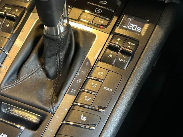 マカン マカン　ＰＡＳＭ　ＬＫＡ　純正ナビ　ＴＶ　バック／サイドカメラ　黒革　１４ＷＡＹパワーシート　シートヒーター　パワーバックドア　１８インチＡＷ　センターカラークレスト　キセノンライト　オートエアコン　ＥＴＣ（22枚目）