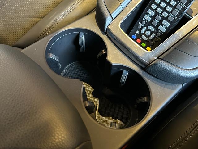 マカン マカン　ＰＡＳＭ　ＬＫＡ　純正ナビ　ＴＶ　バック／サイドカメラ　黒革　１４ＷＡＹパワーシート　シートヒーター　パワーバックドア　１８インチＡＷ　センターカラークレスト　キセノンライト　オートエアコン　ＥＴＣ（24枚目）